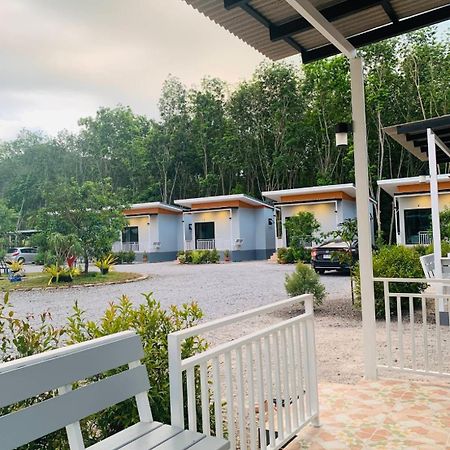 Suanvadee Resort สวนวดี รีสอร์ท Don Sak Εξωτερικό φωτογραφία