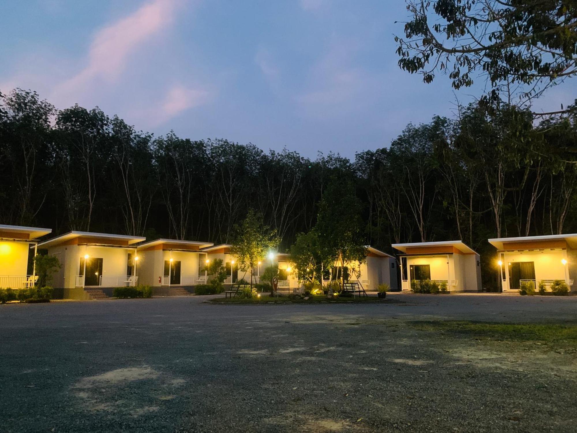 Suanvadee Resort สวนวดี รีสอร์ท Don Sak Εξωτερικό φωτογραφία