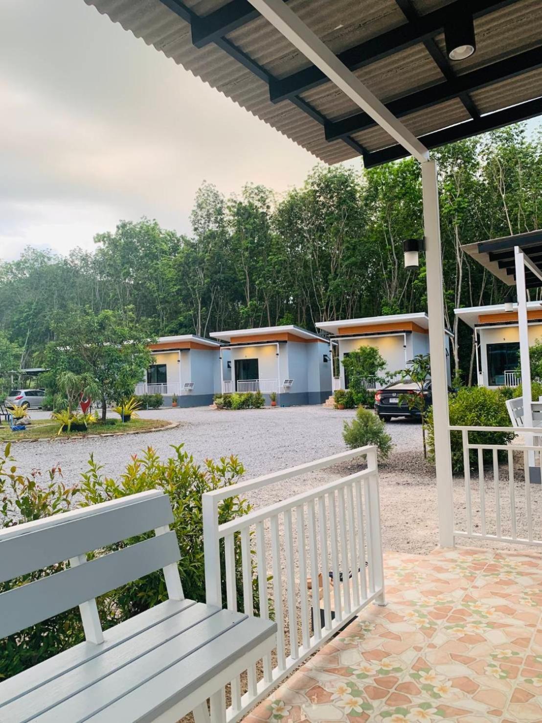 Suanvadee Resort สวนวดี รีสอร์ท Don Sak Εξωτερικό φωτογραφία